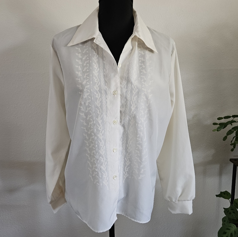 Elegant White Embroidered Women's Jacket